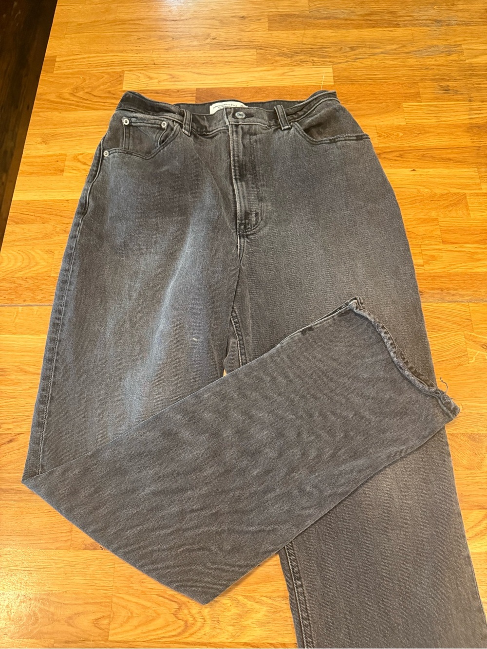 Abercrombie and Fitch Classic High-Waist Straight Leg Jeans - Washed Black